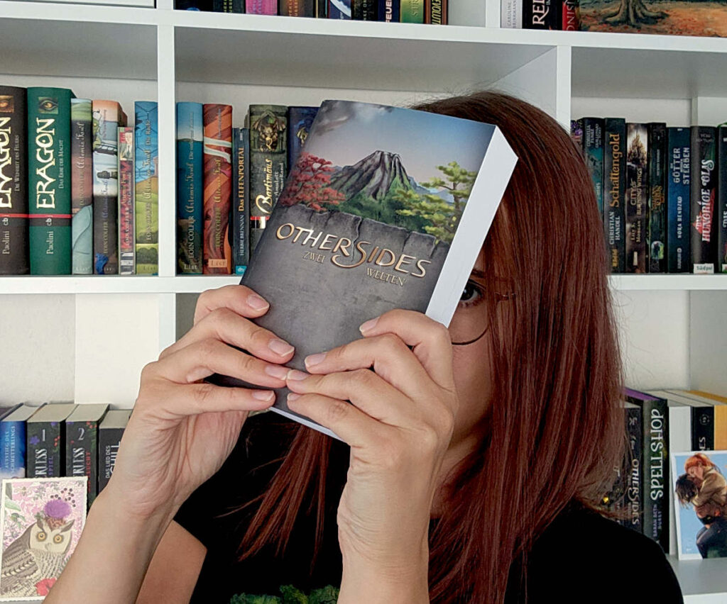 Jesse Kilior mit ihrem ersten Buchcover, das nicht zum genre gepasst hat